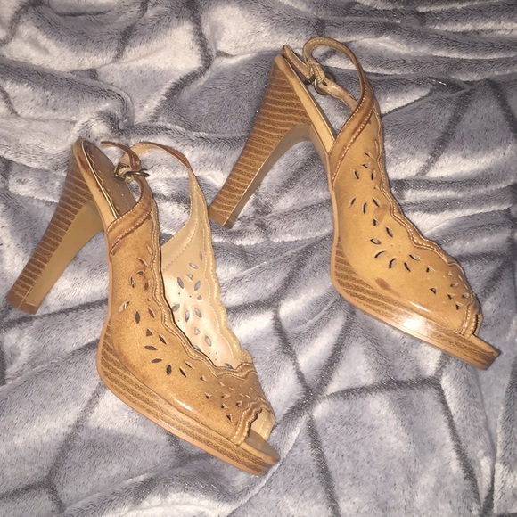 Charlotte Russe Tan distressed peep toe platform - Picture 2 of 11